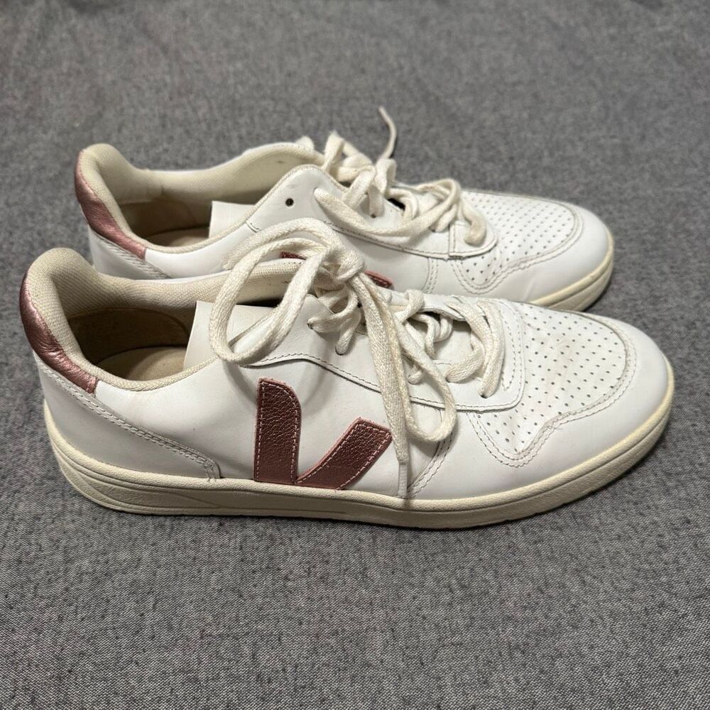 Veja V-10 Sneakers in white with metallic pink size women’s 10